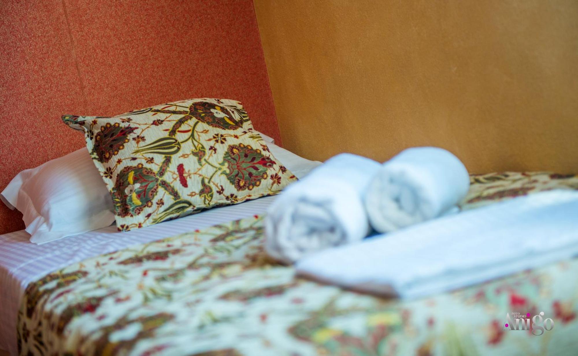 Apartments And Rooms Villa Sulejman Mostar Bagian luar foto
